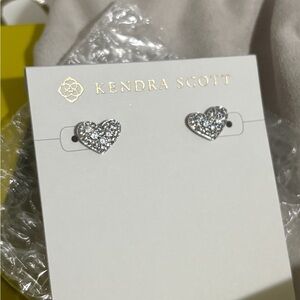 NWT Kendra Scott Ari Pavé Heart Stud Earrings – Silver